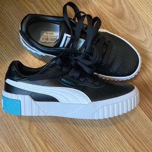 4c Black white blue Puma Cali worn once